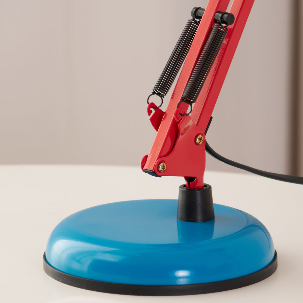 Primo | Memphis Style Adjustable Arm Table Lamp with Color Block Design for Desk Reading