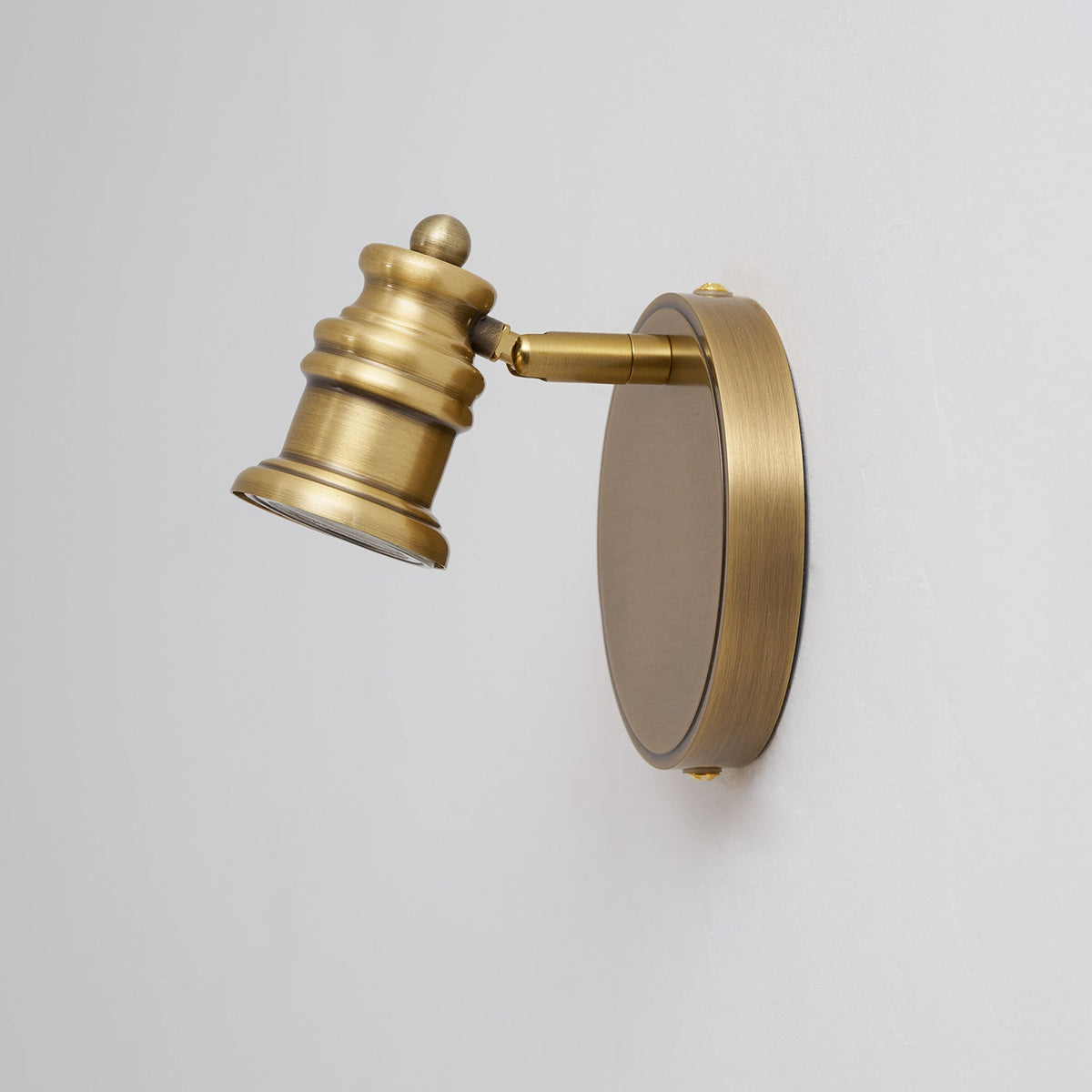 Vantage Series | Brass Linear Spotlight Bar with MR16 LED Heads for Vanity Lighting