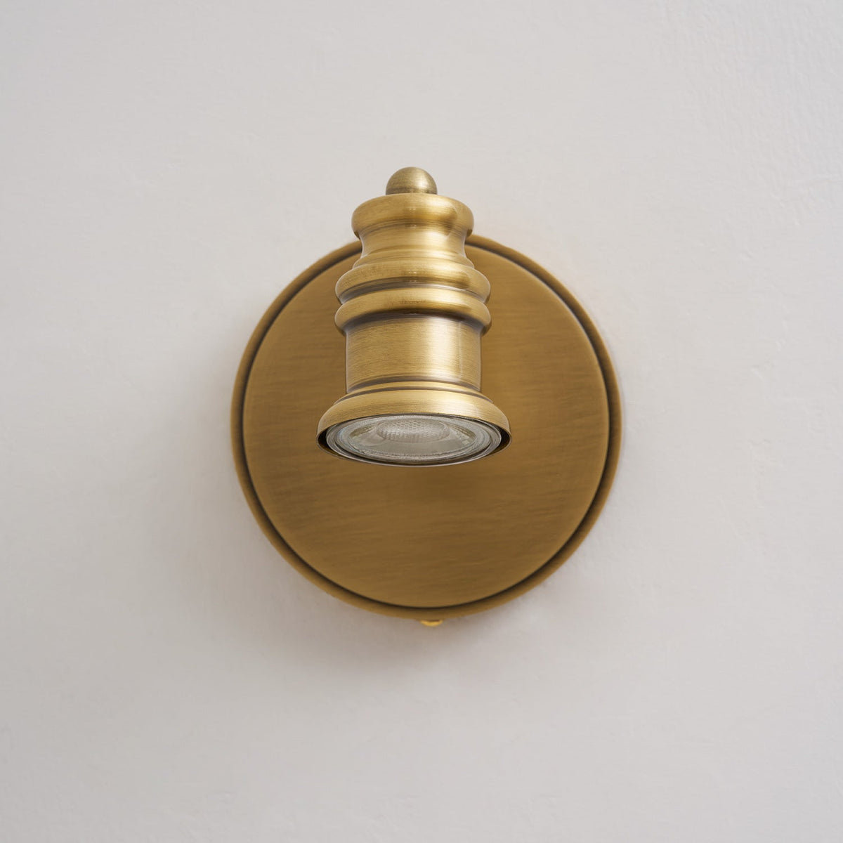 Vantage Series | Brass Linear Spotlight Bar with MR16 LED Heads for Vanity Lighting
