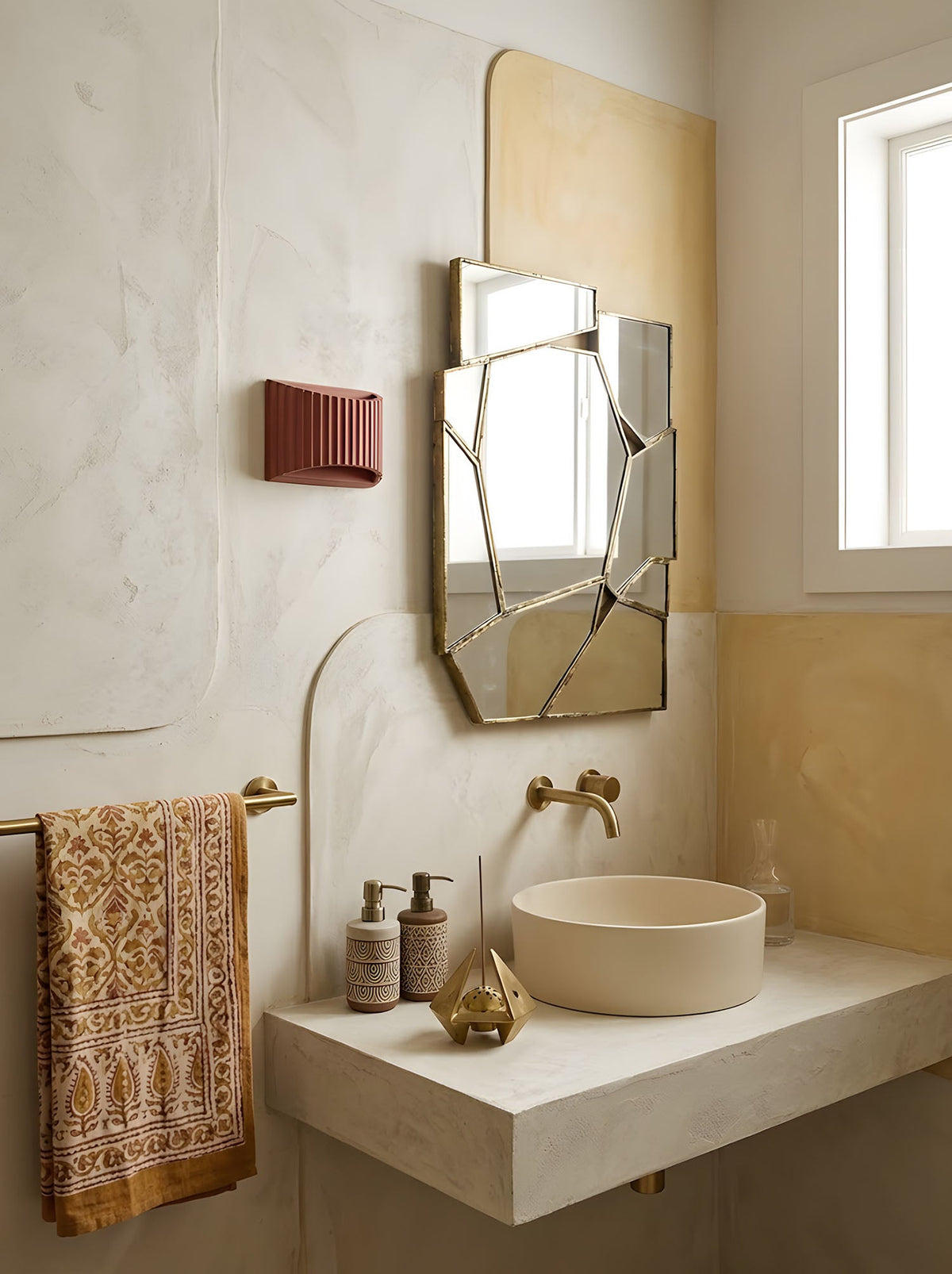 Fisar | Fluted Resin Wall Sconce with Up and Down Light | Modern Wall Lamp for Entryways