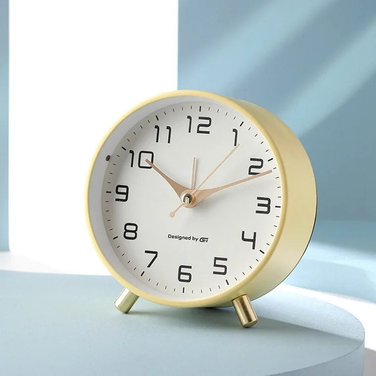 Scandinavian Silent Table Clock Modern Metal Desk Clock Battery Operated