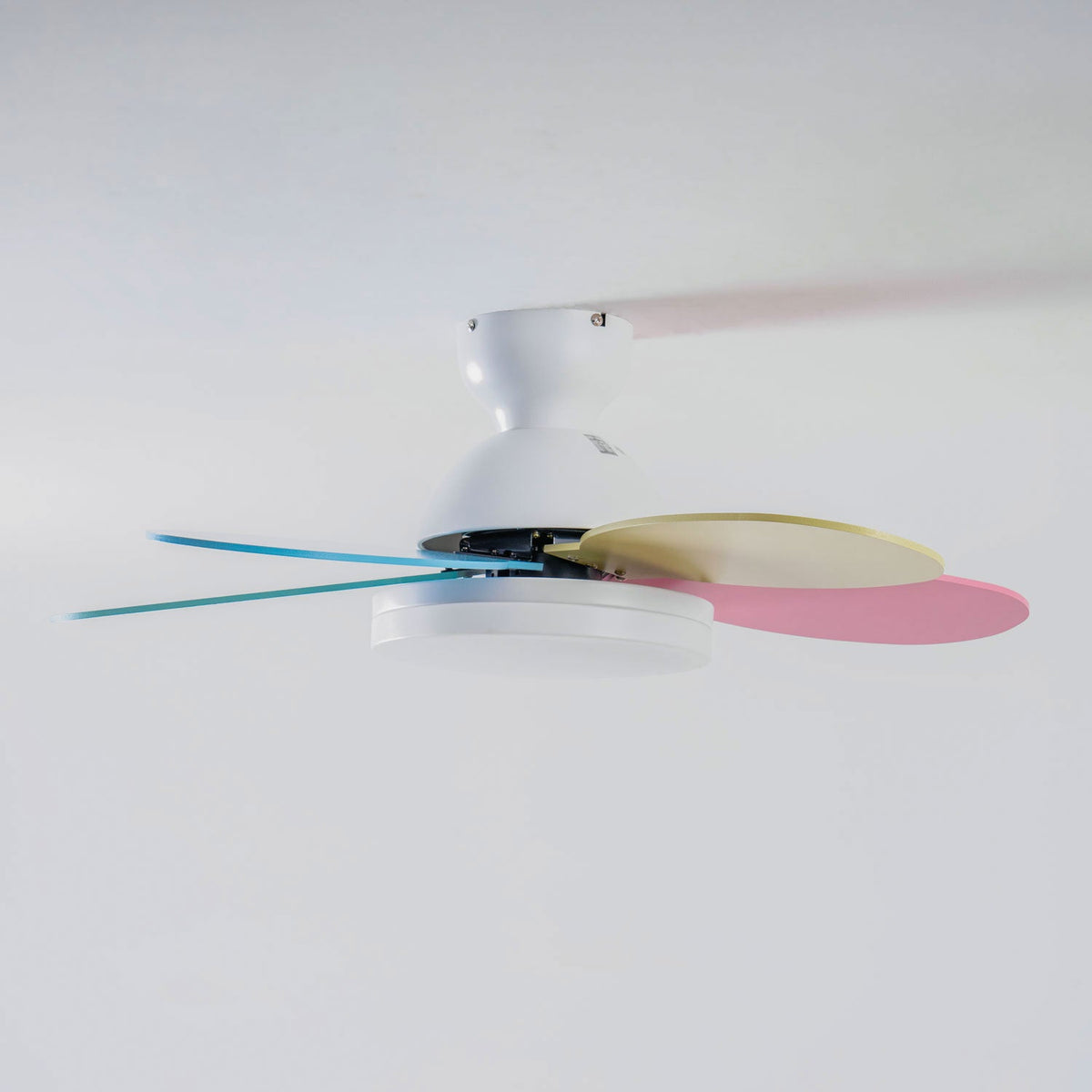 Petalux | Modern Ceiling Fan with LED Light and Remote | Quiet DC Motor for Living Rooms