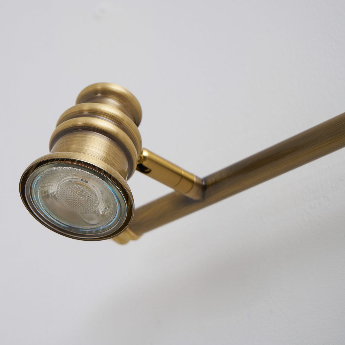 Vantage Series | Brass Linear Spotlight Bar with MR16 LED Heads for Vanity Lighting