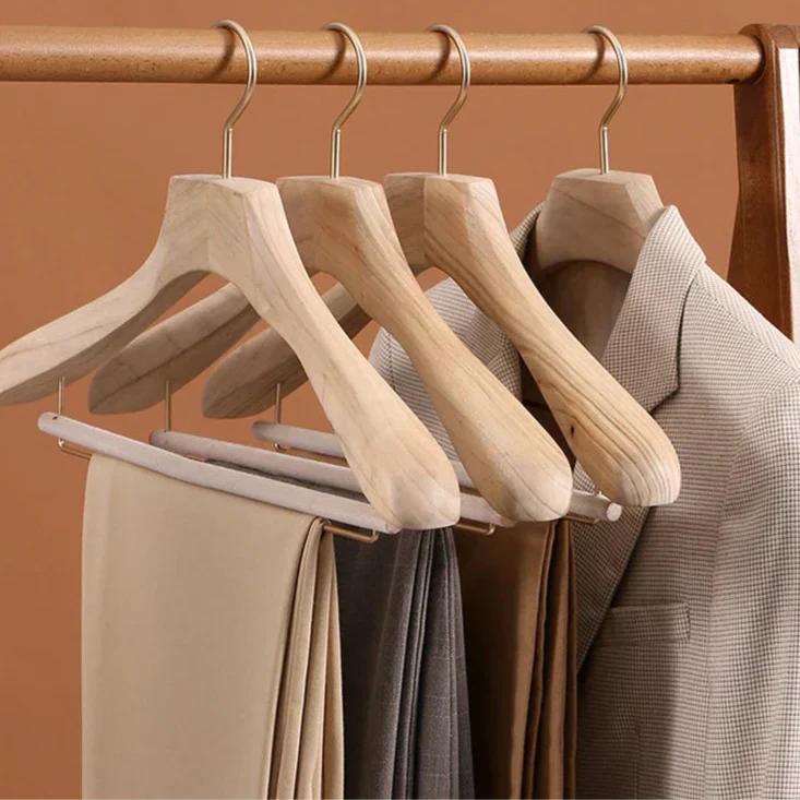 Wide Shoulder Wooden Hangers Camphor Wood Suit Hangers Non Slip Set of 2