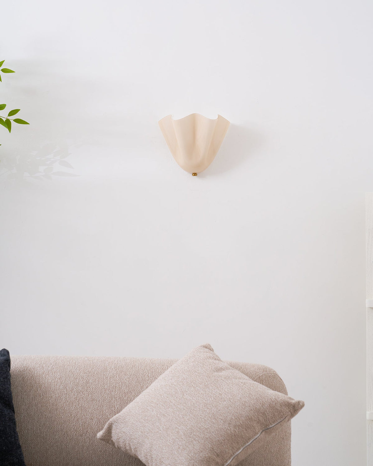 Petala | Hand Blown Glass Wall Sconce with Curved Shade, Dimmable Wall Lamp for Bedrooms