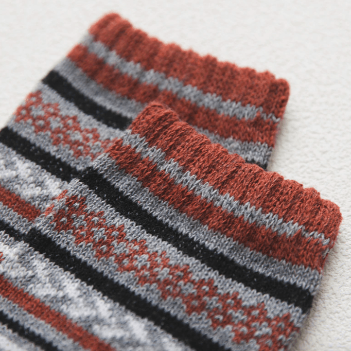 Nordic Wool Blend Socks with Scandinavian Pattern | Warm Winter Comfort