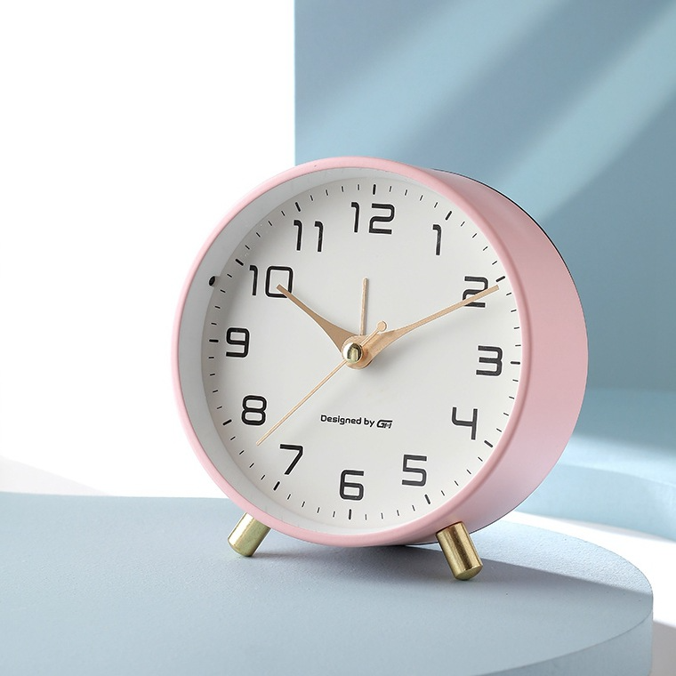 Scandinavian Silent Table Clock Modern Metal Desk Clock Battery Operated