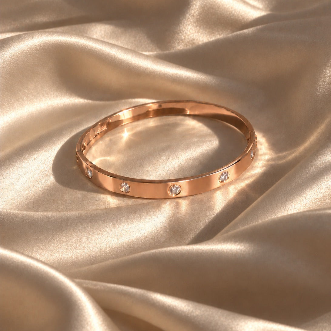 Crystal Love | Crystal Bangle Bracelet with Elegant Heart Design for Everyday Style