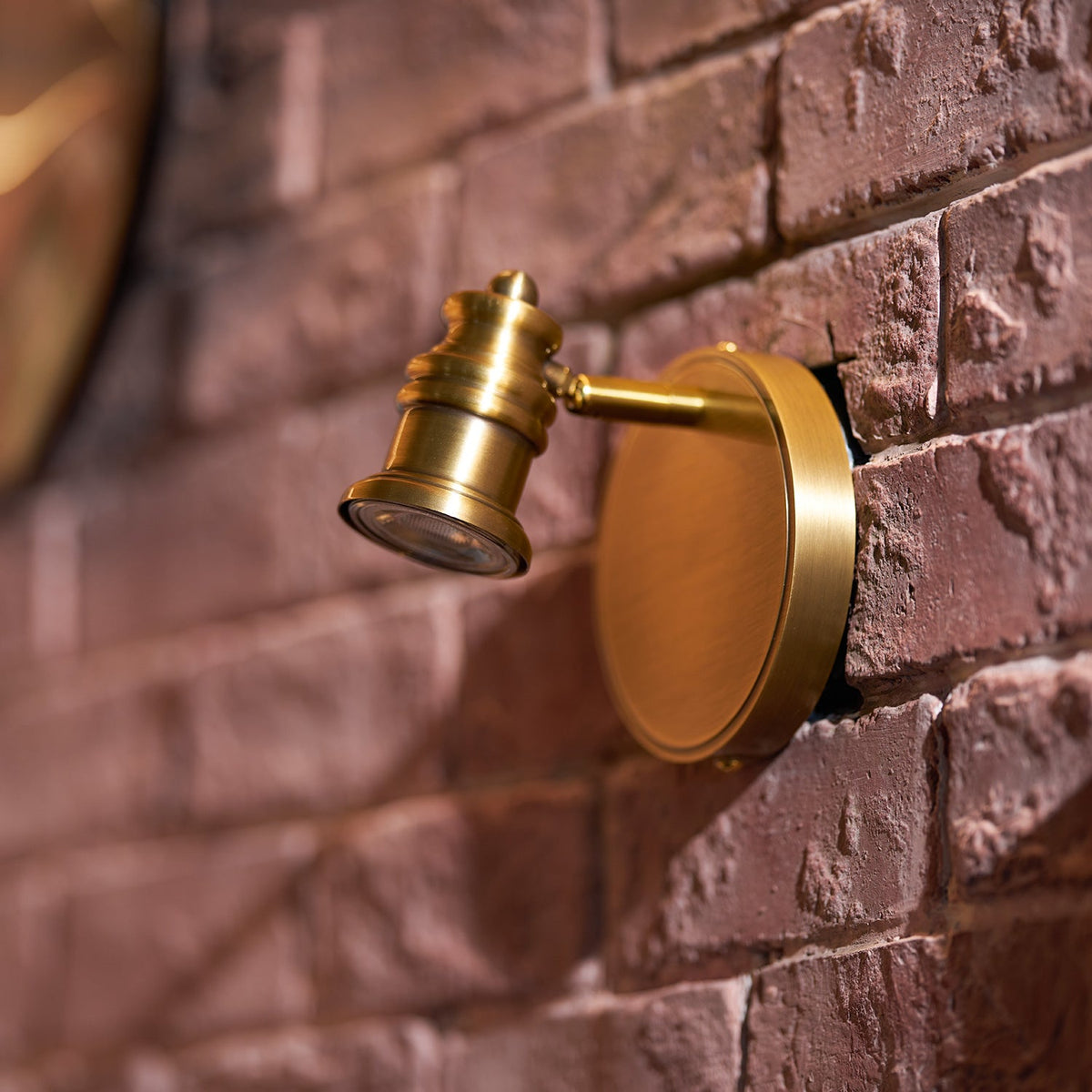 Vantage Series | Brass Linear Spotlight Bar with MR16 LED Heads for Vanity Lighting