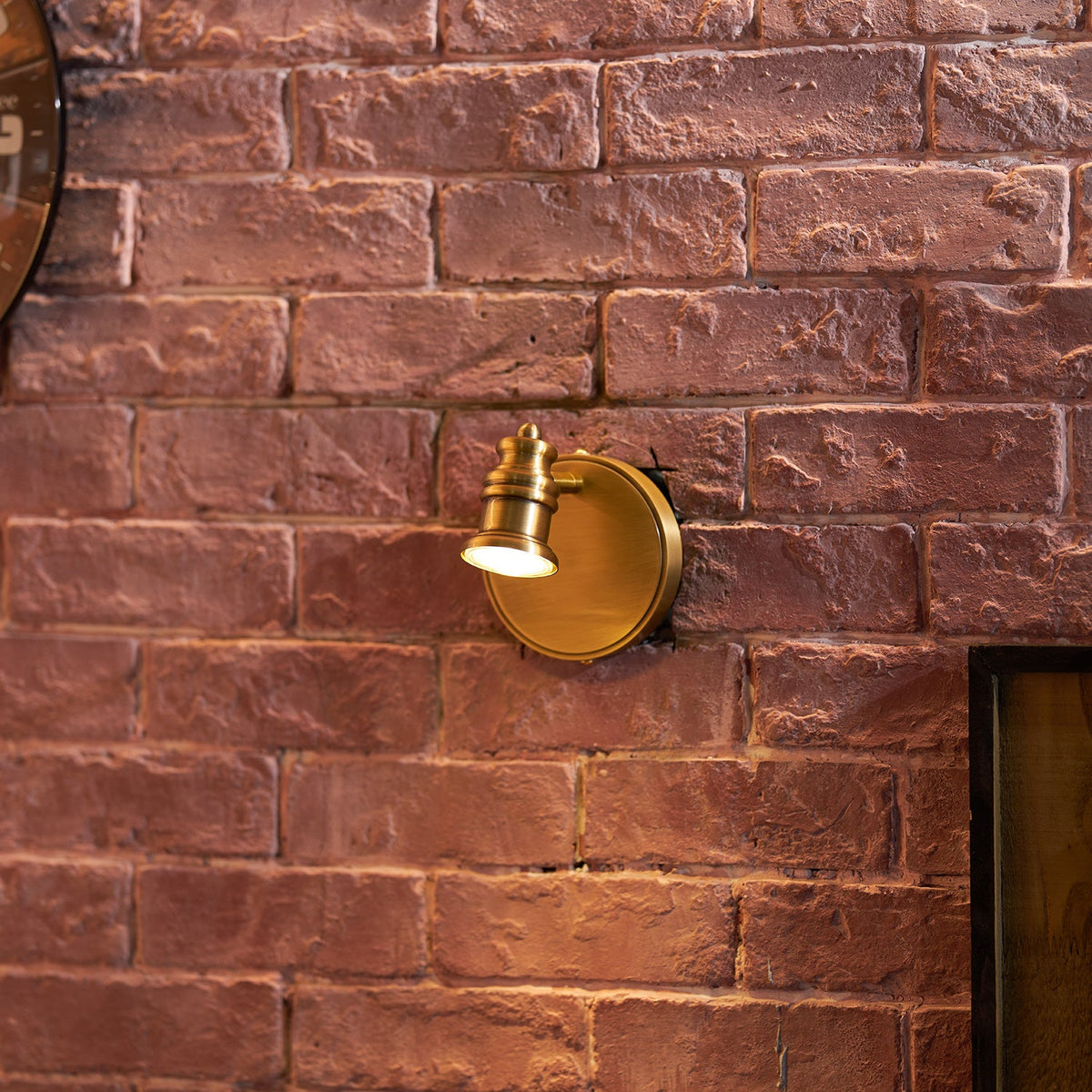 Vantage Series | Brass Linear Spotlight Bar with MR16 LED Heads for Vanity Lighting