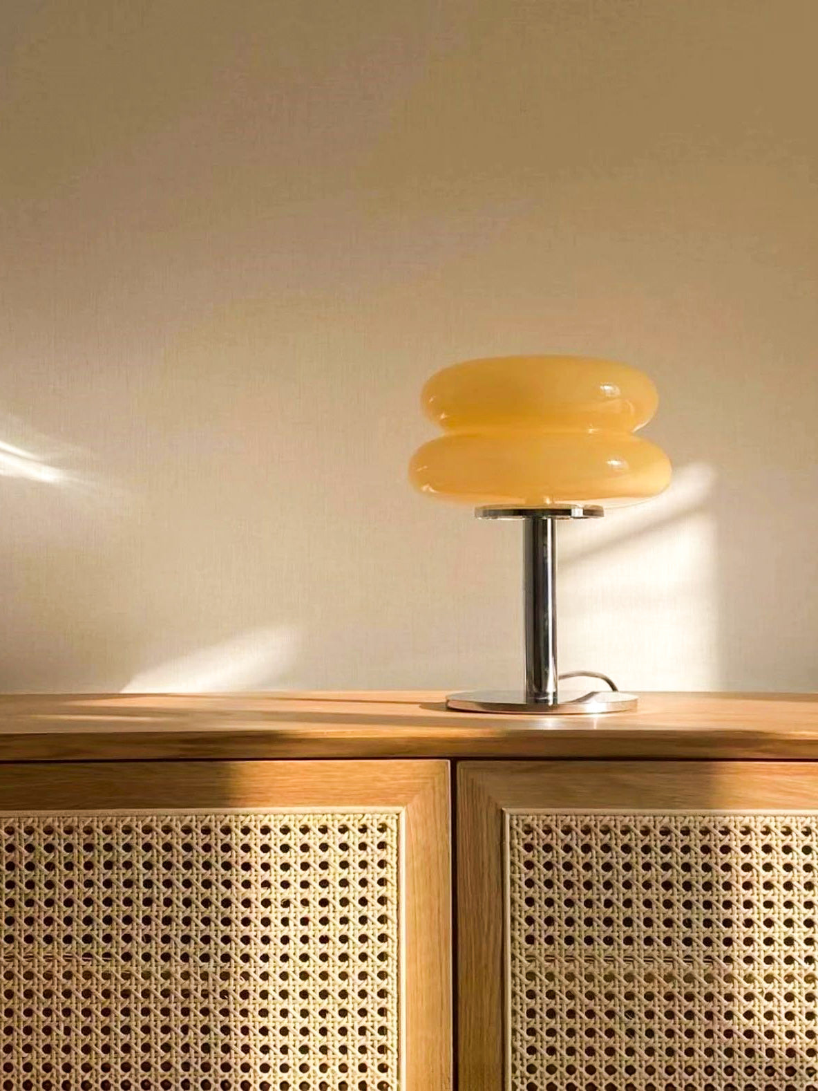 Bombolo | Cordless Mushroom Glass Table Lamp with Touch Control | Retro Glow for Bedside