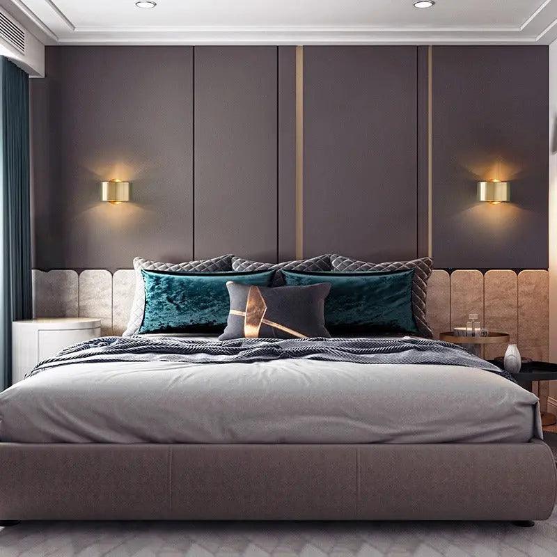 Aurelio | Modern Wall Sconce with Black or Gold Finish, Sleek Wall Lamp for Living Rooms
