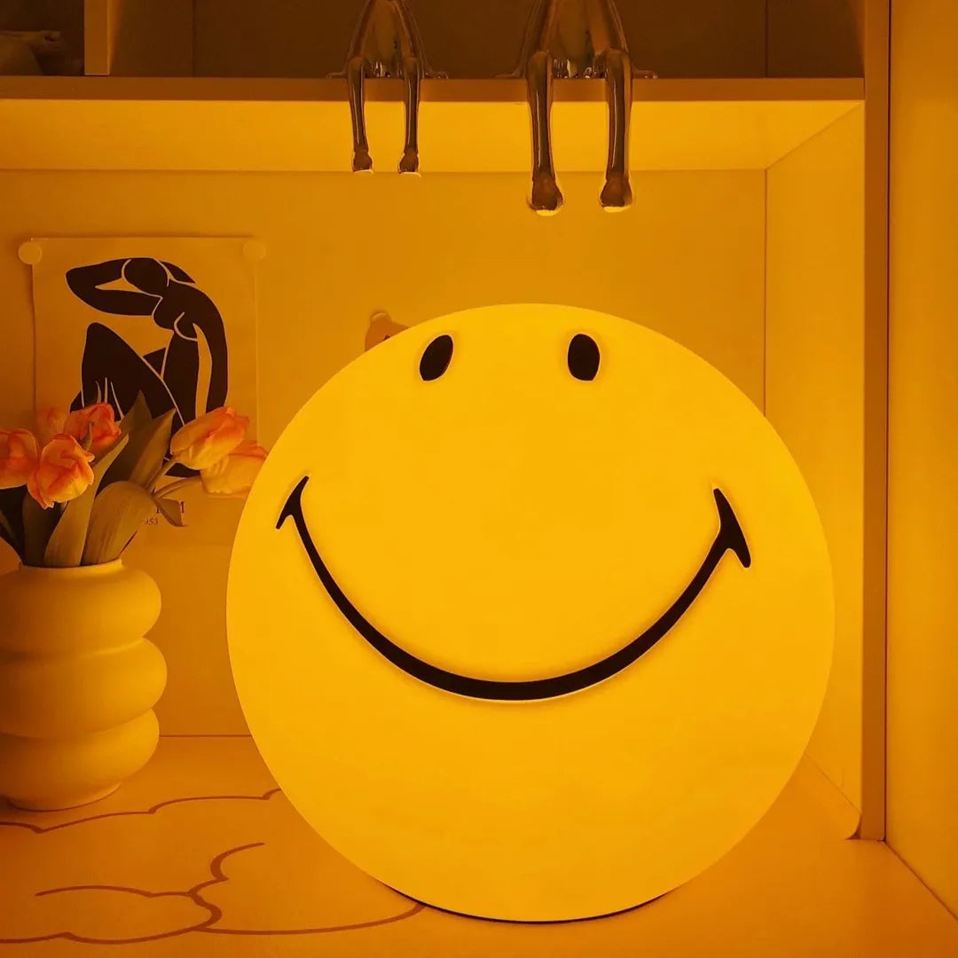 Smiley Face Table Lamp with Warm LED Glow | Playful Polymer Accent for Any Room