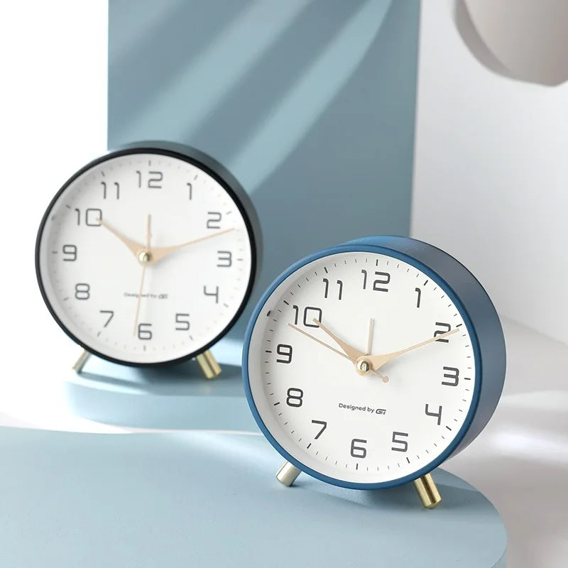 Scandinavian Silent Table Clock Modern Metal Desk Clock Battery Operated