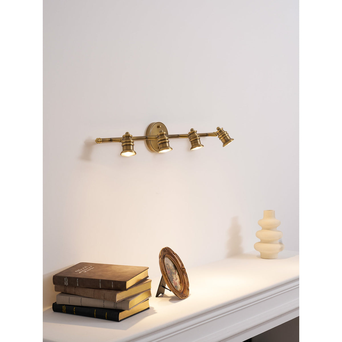 Vantage Series | Brass Linear Spotlight Bar with MR16 LED Heads for Vanity Lighting