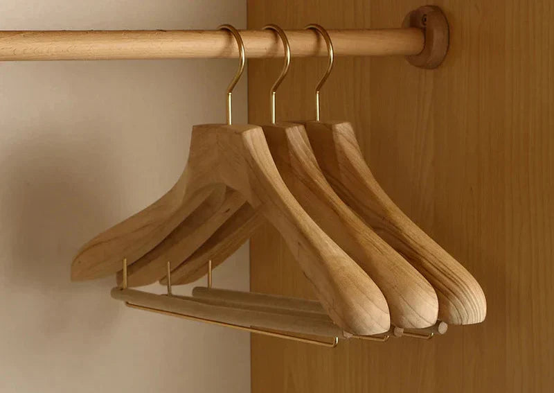 Wide Shoulder Wooden Hangers Camphor Wood Suit Hangers Non Slip Set of 2