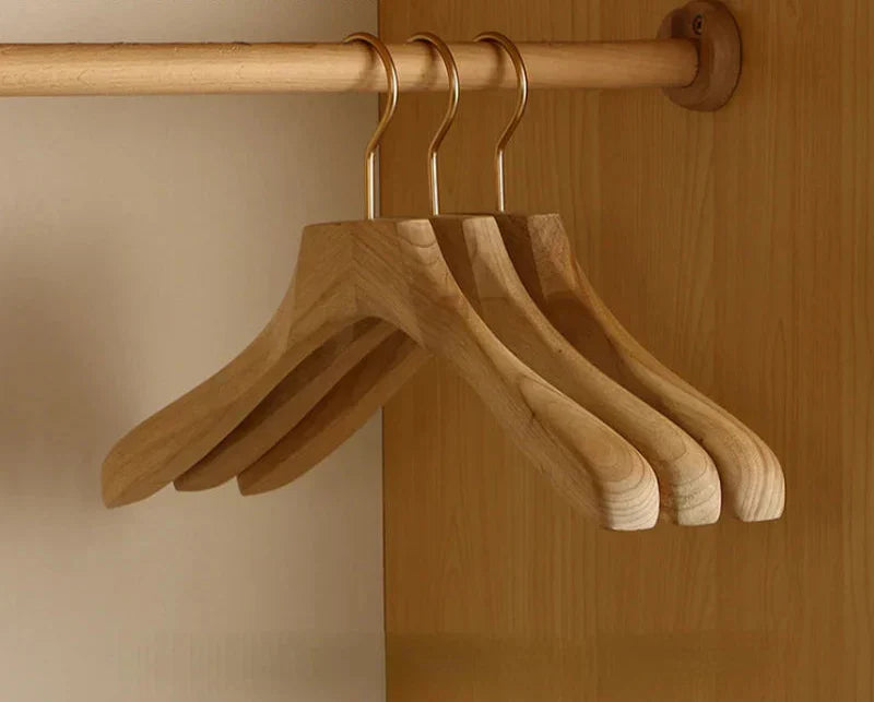 Wide Shoulder Wooden Hangers Camphor Wood Suit Hangers Non Slip Set of 2