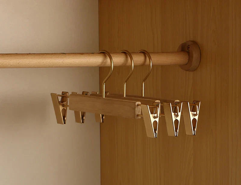 Wide Shoulder Wooden Hangers Camphor Wood Suit Hangers Non Slip Set of 2