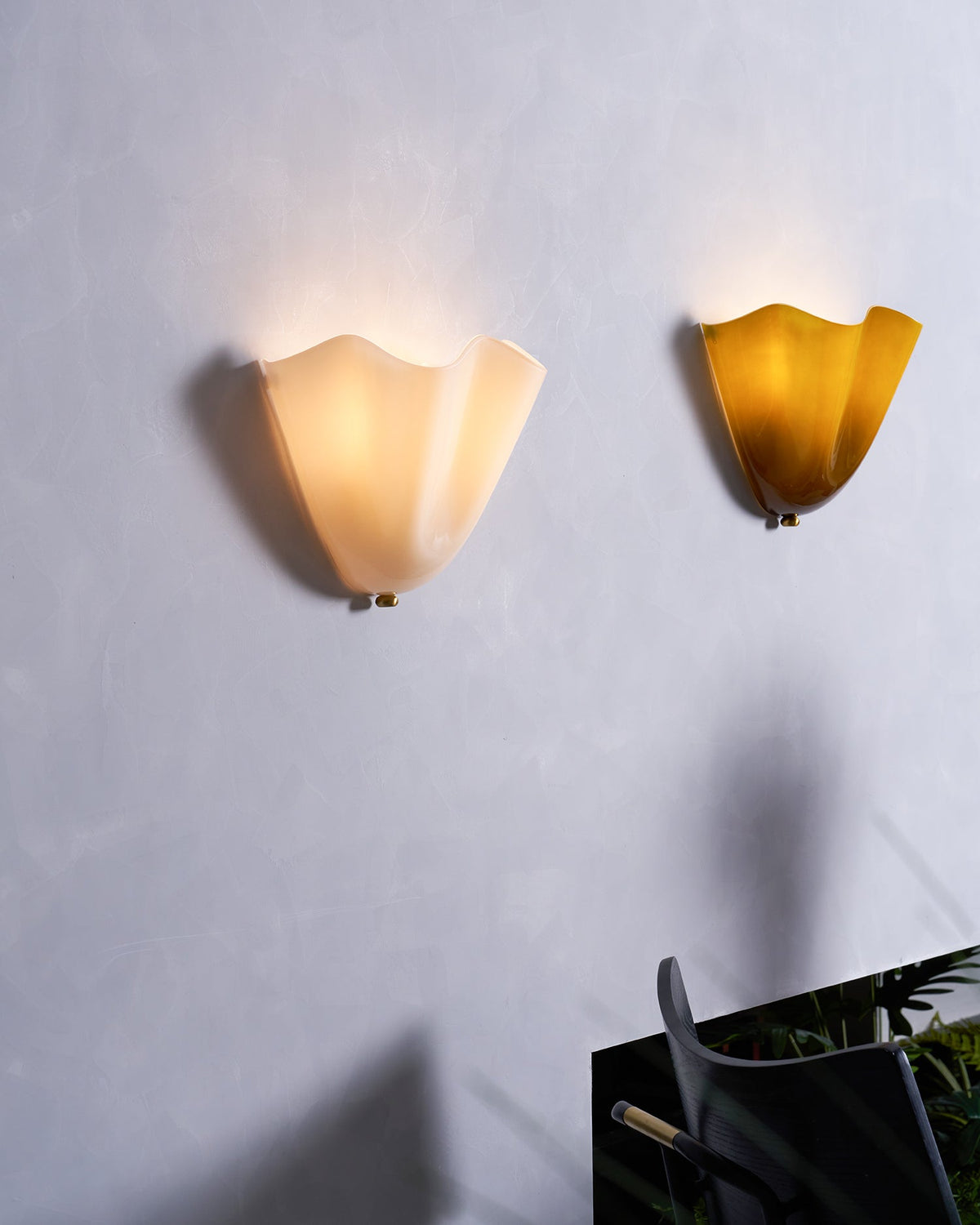 Petala | Hand Blown Glass Wall Sconce with Curved Shade, Dimmable Wall Lamp for Bedrooms