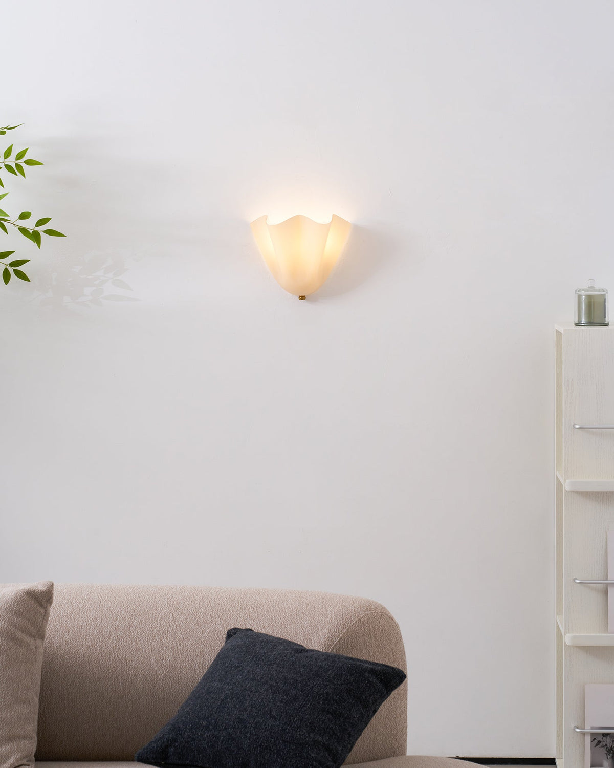 Petala | Hand Blown Glass Wall Sconce with Curved Shade, Dimmable Wall Lamp for Bedrooms