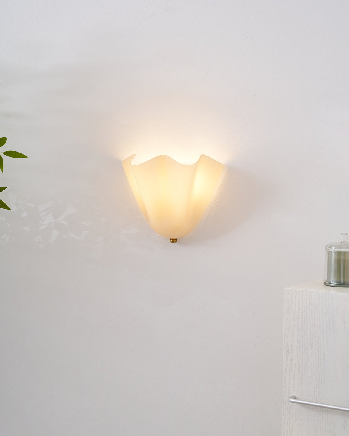 Petala | Hand Blown Glass Wall Sconce with Curved Shade, Dimmable Wall Lamp for Bedrooms