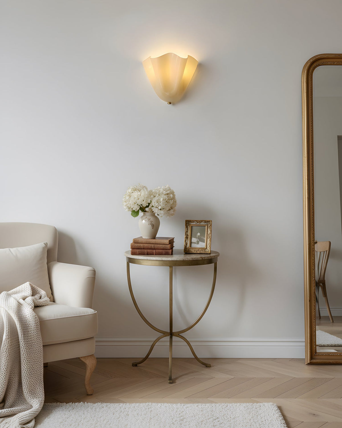 Petala | Hand Blown Glass Wall Sconce with Curved Shade, Dimmable Wall Lamp for Bedrooms