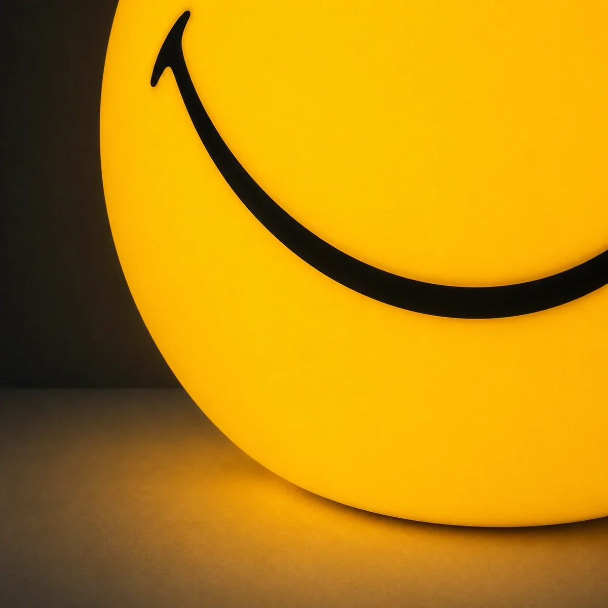 Smiley Face Table Lamp with Warm LED Glow | Playful Polymer Accent for Any Room